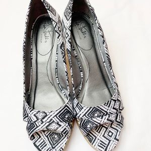 EUC Life Stride Peep Toe Wedge size 9